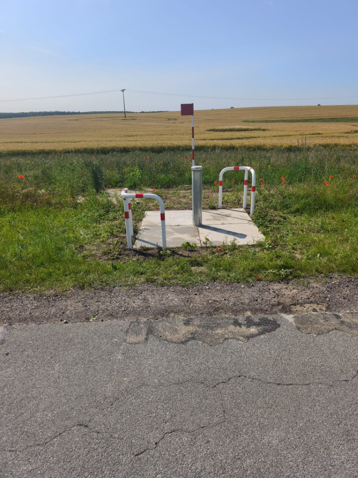 Grundwasser-Messstelle an Agrarfläche